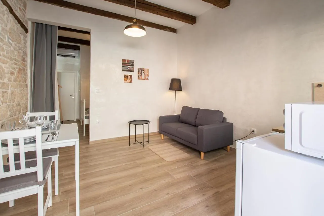 Apartments Nesatcium Pula
